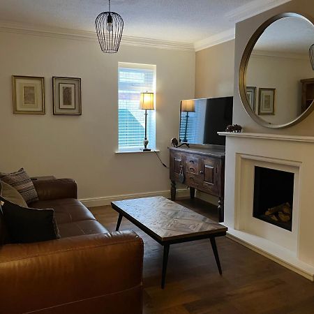 Stunning Beverley Bungalow W Fireplace, Private Parking, And Garden Exterior foto