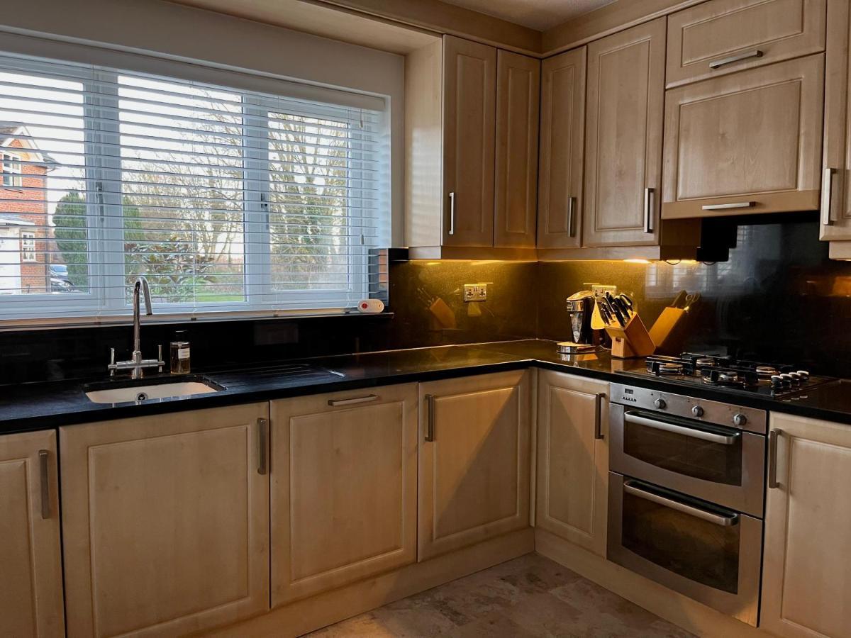 Stunning Beverley Bungalow W Fireplace, Private Parking, And Garden Exterior foto