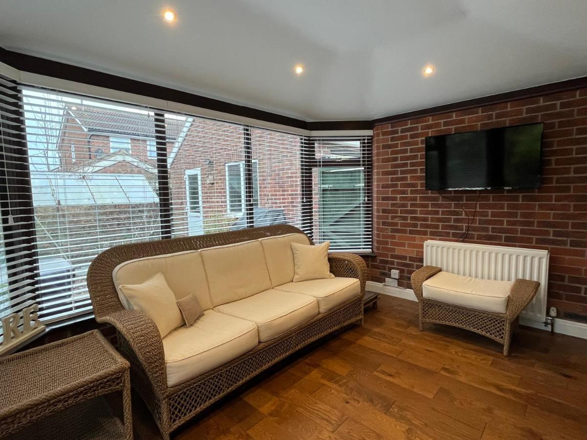 Stunning Beverley Bungalow W Fireplace, Private Parking, And Garden Exterior foto